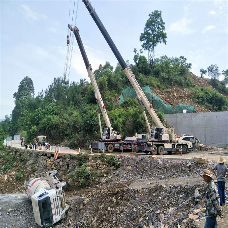 洪梅镇汽车掉沟里叫吊车救援要多少钱